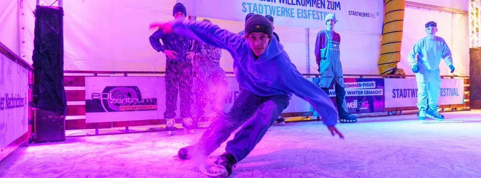 Schülerinnen und Schüler auf dem Eisfestival, © Kiel-Marketing