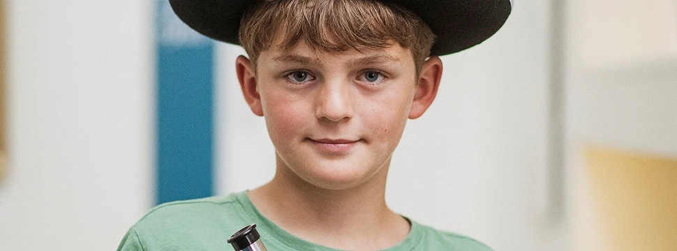 Kind mit Piratenhut