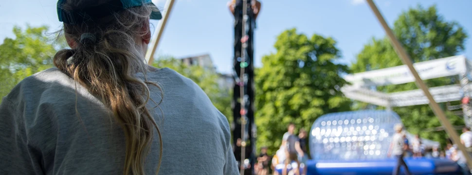 Der Schlossgarten während der Kieler Woche, gefüllt mit allerlei Aktivitäten für die ganze Familie