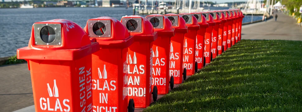 ABK-Glastonnen Mülltonnen der ABK Kiel während der Kieler Woche
