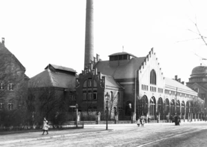 Ein Gebäude am Schrevenpark, in dem die Stromversorgung 1901 angefangen hat