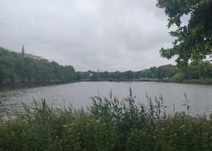 Der Kleine Kiel in der Kieler Innenstadt mit dem Rathaus im Hintergrund