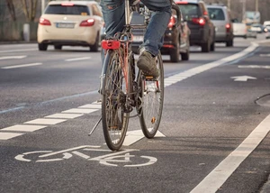 Auto und Fahrrad, © iStock / Canetti