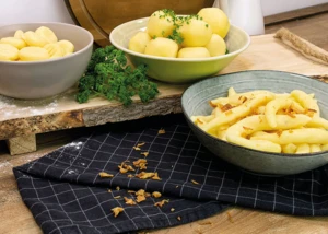 Knödel, Gnocchi und Schupfnudeln aus Kartoffeln zu Weihnachten, © KMG / die-kartoffel.de