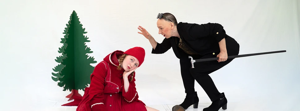 Kristina Schleicher (Greta) und Wolf (Angelika Neumann) begegnen sich im Wald, © Pola Rader