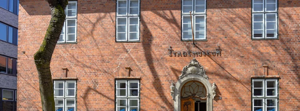 Der Warleberger Hof von außen gesehen Außenansicht des Warleberger Hofes in der Dänischen Straße