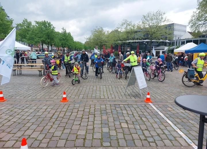 Sternfahrt nach Itzehoe zum Start des STADTRADELNs