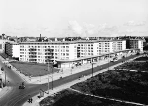Mehrere Wohngebäude die in Kiel nach dem Zweiten Weltkrieg in der Holtenauer Straße