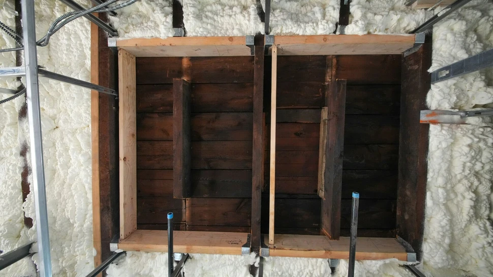 Dämmung und Holzrahmen im Rohbau