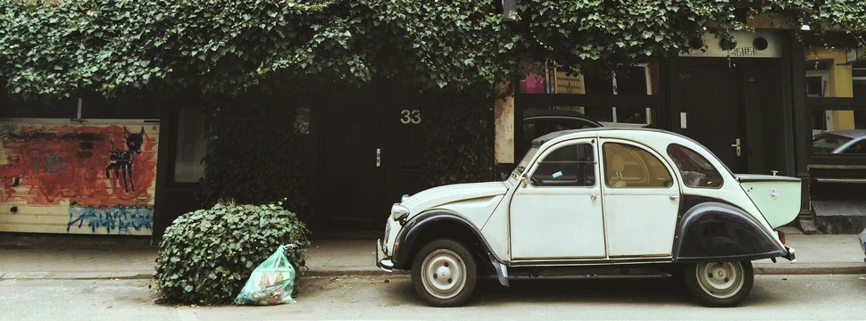 Auto in Norddeutschland, © unsplash / Eric Stein Beldring