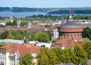 Das RBZ Wirtschaft und der Wasserturm aus der Luft gesehen