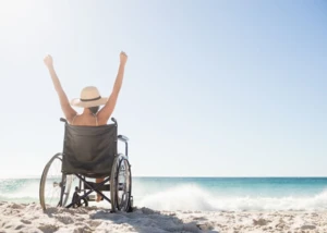 Mit dem Rollstuhl am Strand Mit dem Rollstuhl am Strand, © iStock.com/Wavebreakmedia