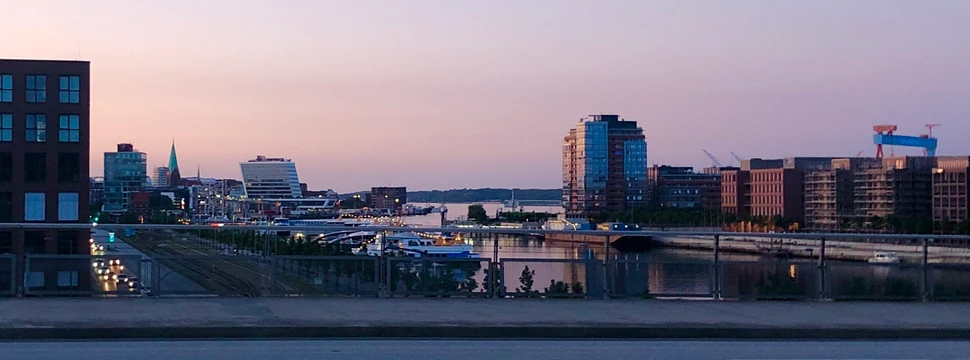 Abendlicher Blick auf Kiel von der Hörnbrücke, © kiel-magazin.de