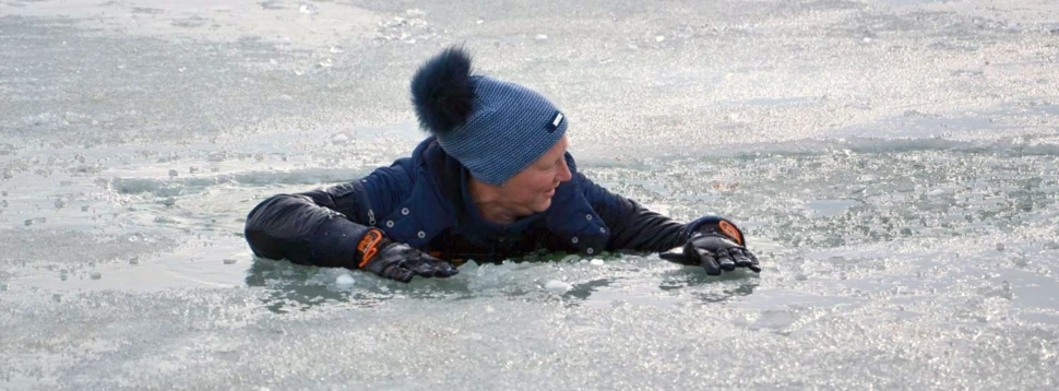 Mann ins Eis eingebrochen, © Horst Auer / DLRG