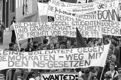 Willy-Brandt-Haus-Lübeck_Demo Notstandsgesetze_11.05.1968_(c)Bundesregierung-Ludwig Wegmann.jpg