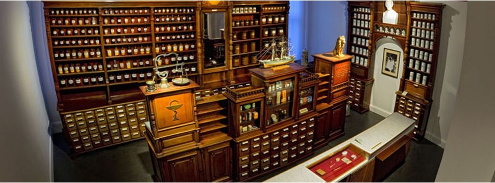 Offizin der Apotheke in Schiffbek, © Medizin- und Pharmaziehistorische Sammlung